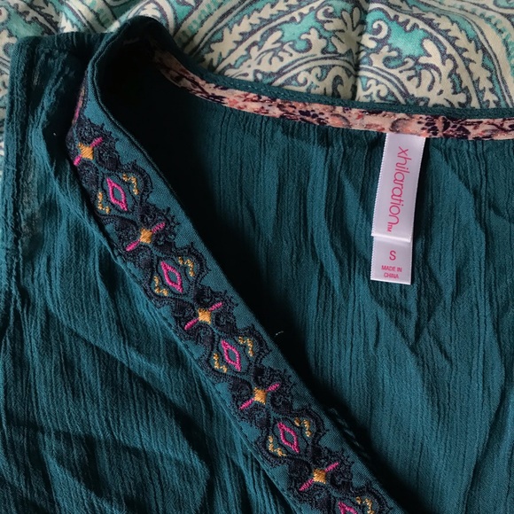 Cold Shoulder Top - Picture 4 of 5